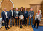 Landkreis Kulmbach: v.l.: Klaus Reininger (Regierung von Oberfranken), Mattias Dotzler (Regierung von Oberfranken), Willi Maier (Vorsitzender Prüfungsausschuss), Stephanie Müller, Holger Heilingloh (Vorsitzender Prüfungsausschuss), Harald Weber (Behördenleiter AELF Coburg-Kulmbach), Heike Schleicher (Vorsitzende vlf Kulmbach)