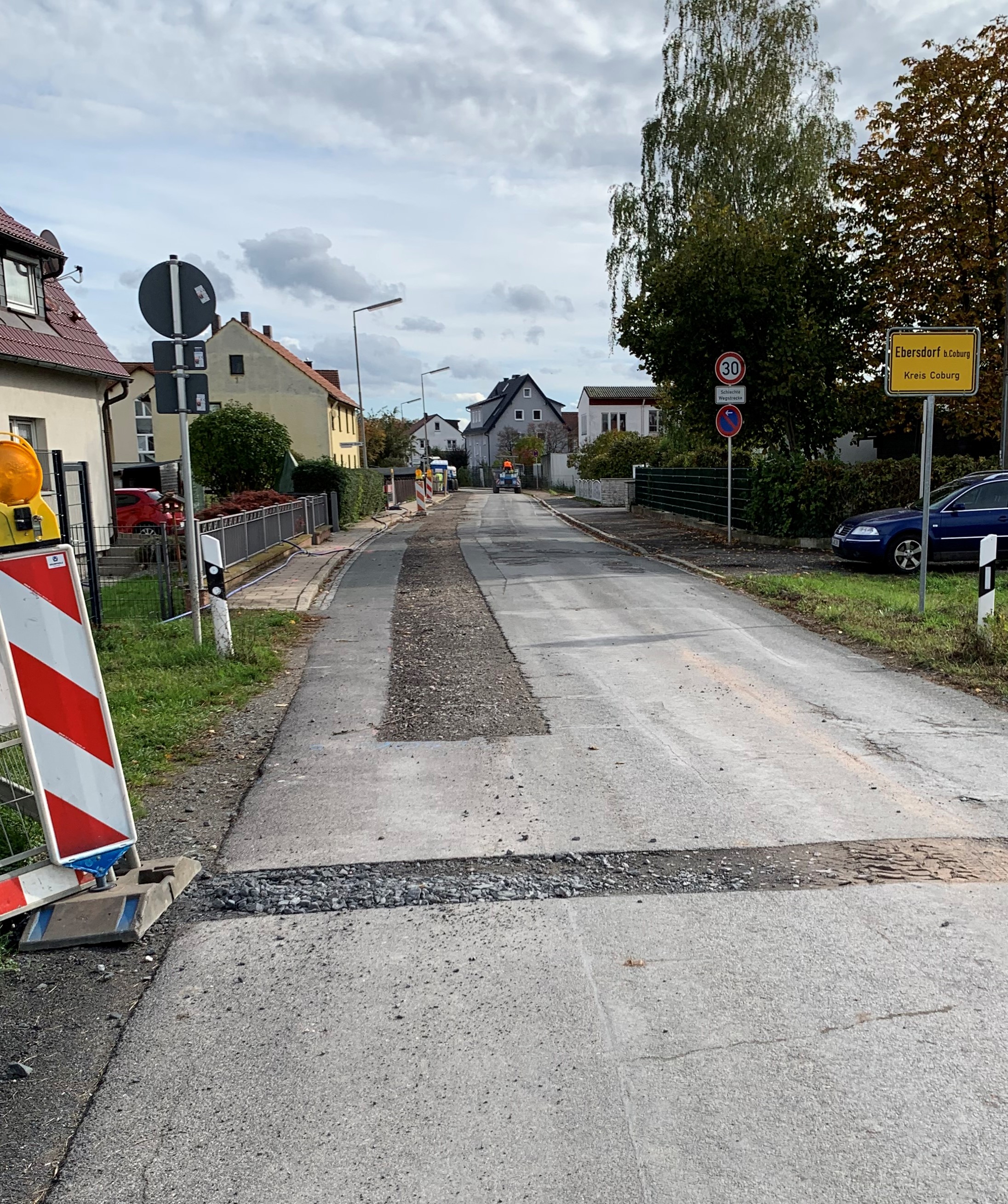 Bild der Zeickhorner Straße in Ebersdorf mit den Schäden im Bestand